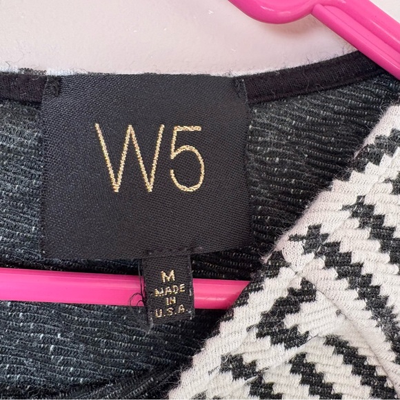 W5 Black and White Geometric Top - Picture 4 of 7